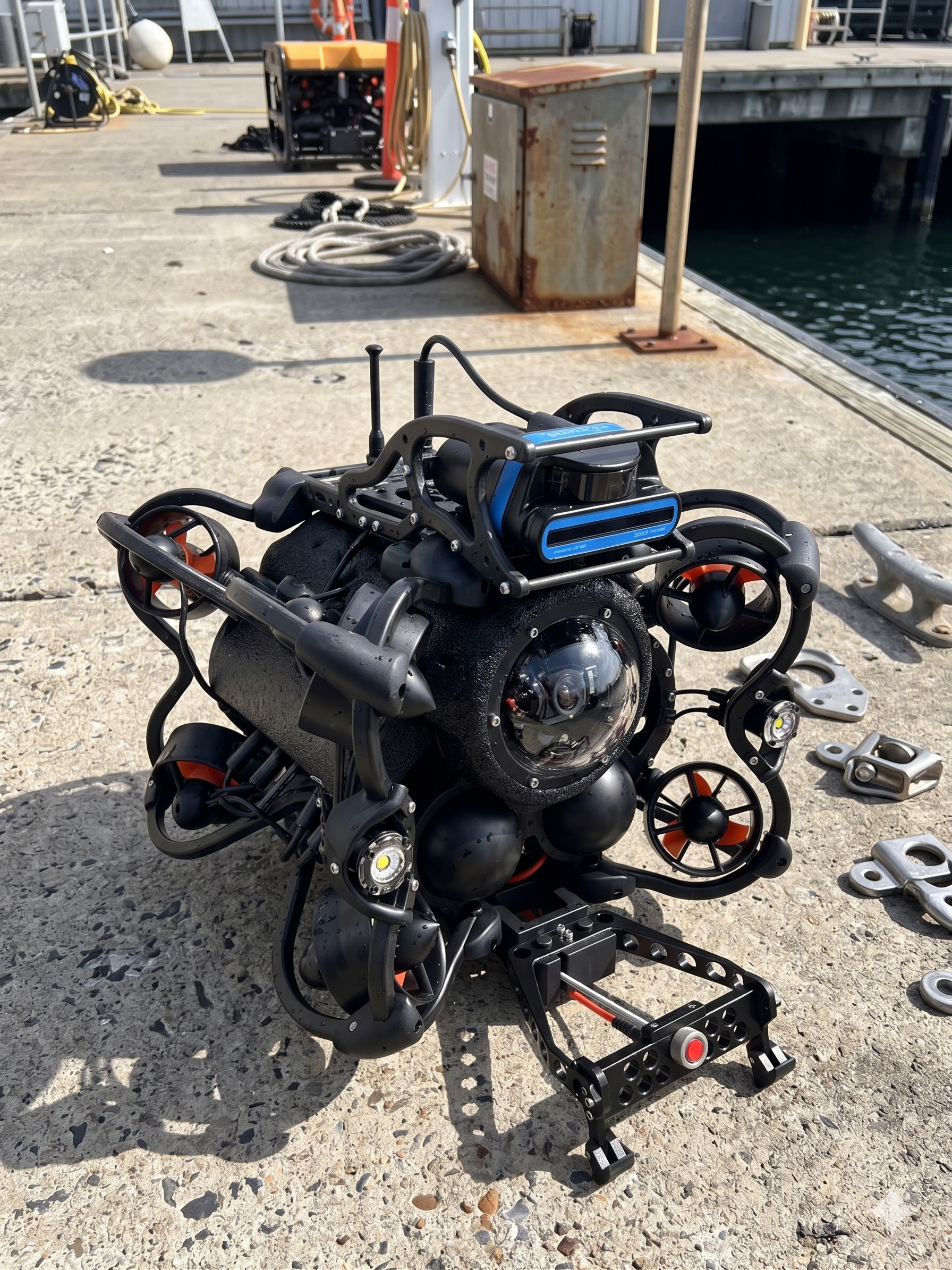 Gemini_Generated_Image_de4khode4khode4k Underwater ultrasonic thickness gauge used as non-destructive testing equipment to measure pipeline metal wear.